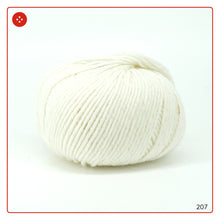 Laden Sie das Bild in den Galerie-Viewer, Wolle LUCCICA