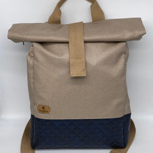 Laden Sie das Bild in den Galerie-Viewer, Rolltop-Rucksack