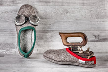 Laden Sie das Bild in den Galerie-Viewer, Pantoffeln Wollfilz