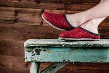 Laden Sie das Bild in den Galerie-Viewer, Pantoffeln Wollfilz